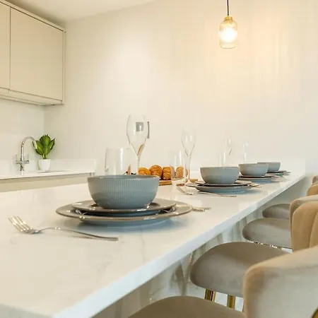 Elegant City Centre Apartment 2 Bedroom With Free Parking Cardiff Exterior photo