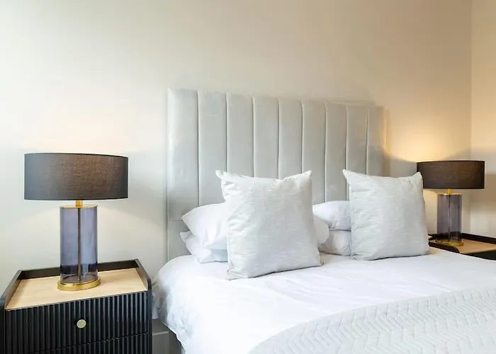 Elegant City Centre Apartment 2 Bedroom With Free Parking