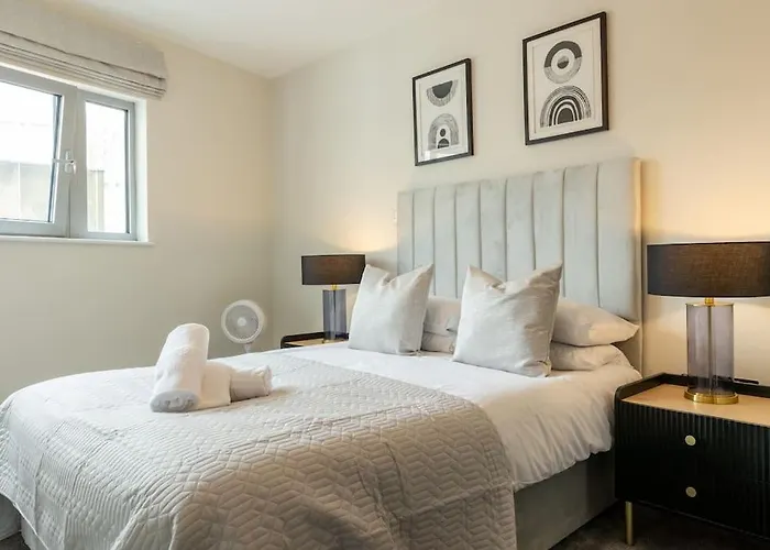 Elegant City Centre Apartment 2 Bedroom With Free Parking