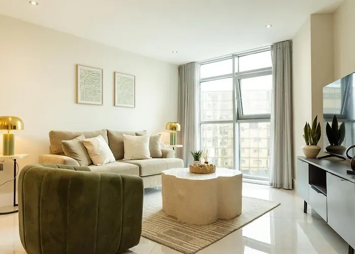 Elegant City Centre Apartment 2 Bedroom With Free Parking