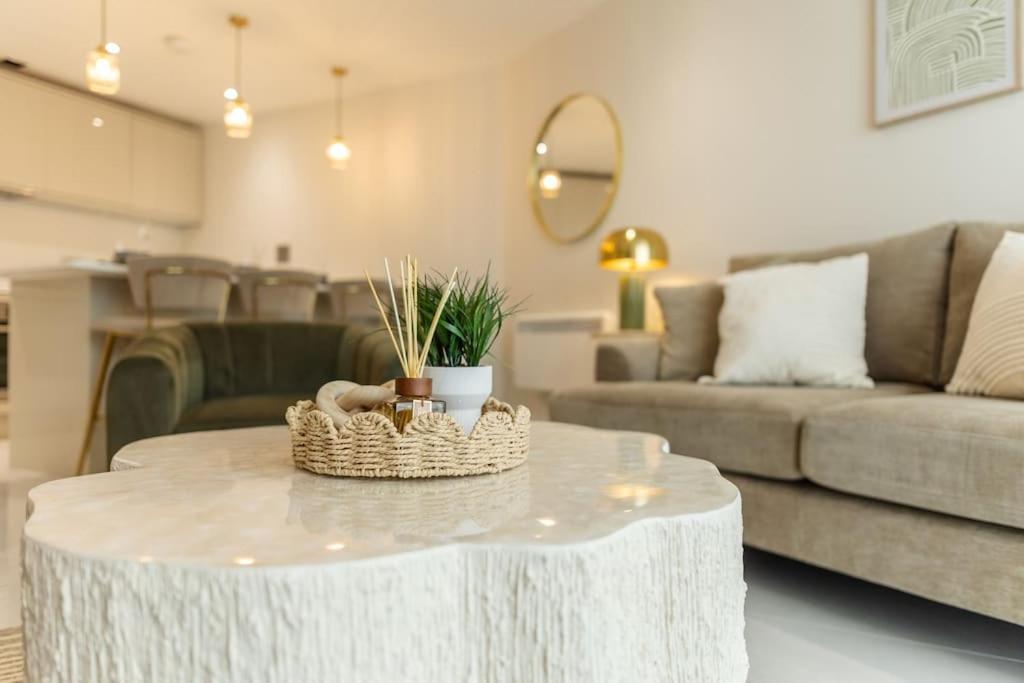 Apartment Elegant Centre 2 Bedroom With Free Parking